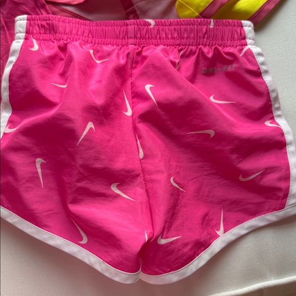 Girls Nike 3T short sleeve shirt outfit - Picture 4 of 10